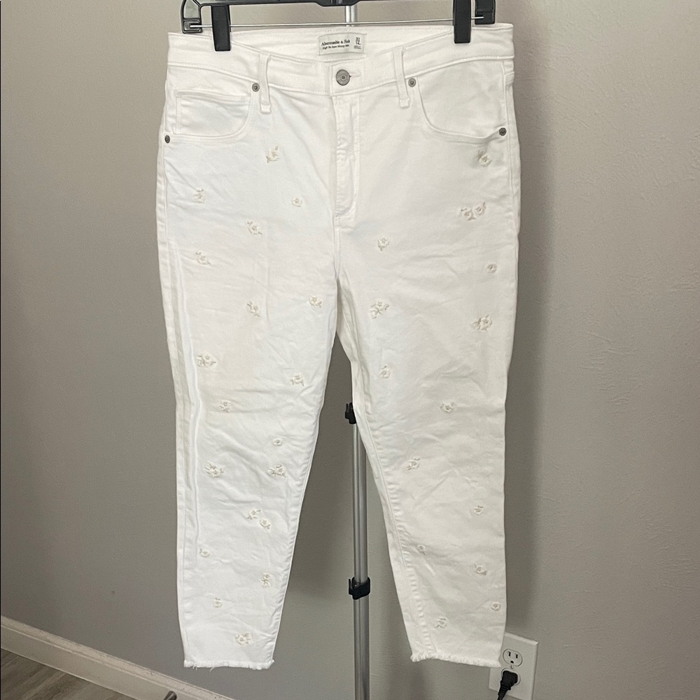 Abercrombie & Fitch White Cropped Jeans with Flower Embroidery - Picture 2 of 7
